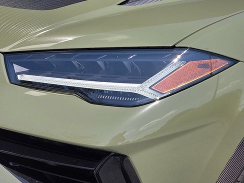 Used 2023 Lamborghini Urus Performante AWD/4WD image 24