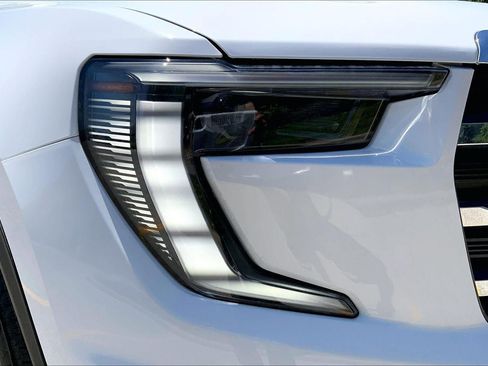 Used 2025 GMC Acadia Elevation FWD image 28