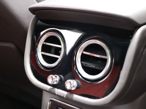 Used 2019 Bentley Bentayga image 85