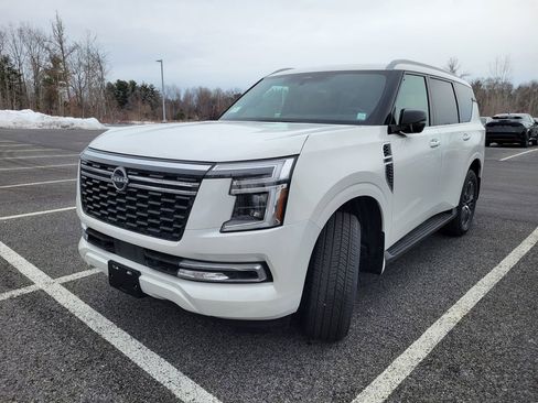 New 2025 Nissan Armada SL w/ Captain's Chari Seat Package image 10