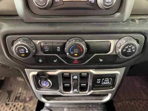 Used 2018 Jeep Wrangler Unlimited Sport S AWD/4WD image 22