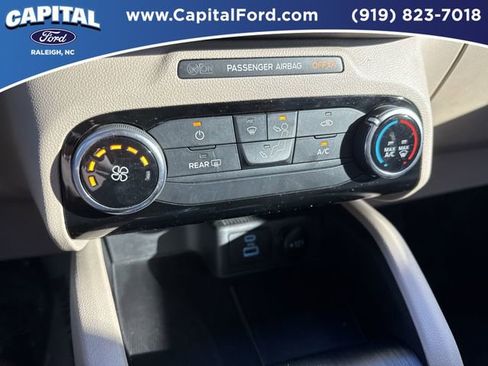 Used 2022 Ford Escape SE image 29