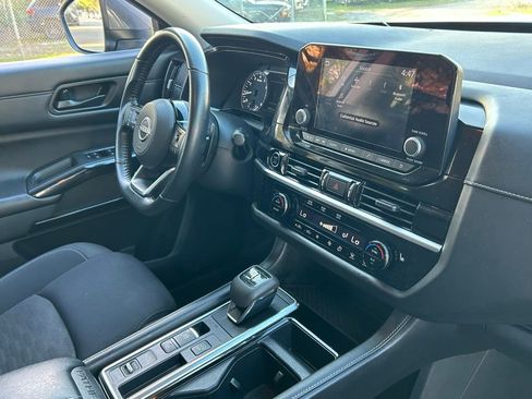 Used 2023 Nissan Pathfinder SV image 32