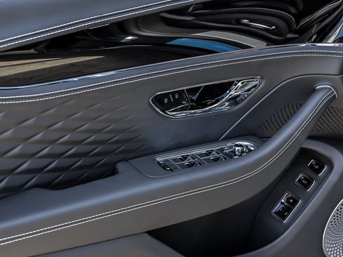 New 2026 Bentley Flying Spur Plug-In Hybrid AWD/4WD image 16