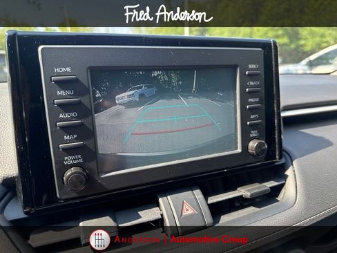 Used 2019 Toyota RAV4 LE FWD image 5