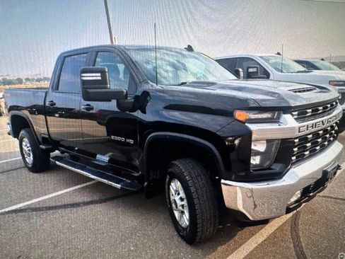 Used 2022 Chevrolet Silverado 2500 LT w/ Convenience Package AWD/4WD image 4