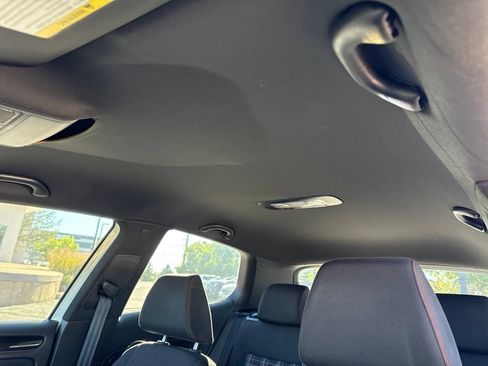 Used 2011 Volkswagen Golf 2-Door FWD image 23