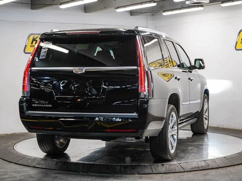 Used 2016 Cadillac Escalade Premium RWD image 4