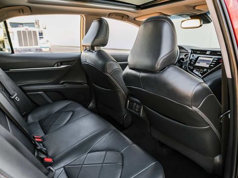 Used 2018 Toyota Camry XLE image 37