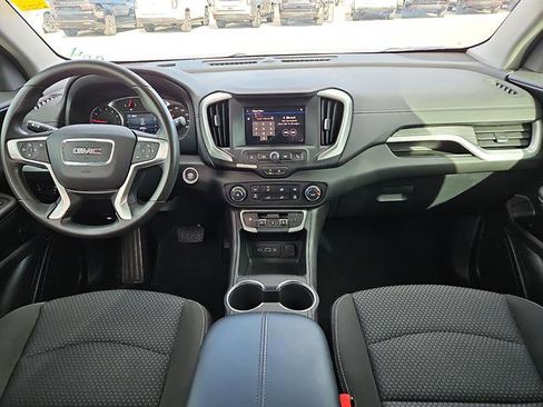 Used 2024 GMC Terrain SLE image 10