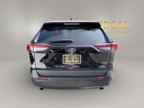 Used 2020 Toyota RAV4 XLE w/ Convenience Package FWD image 5