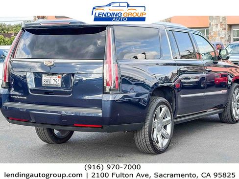 Used 2019 Cadillac Escalade ESV Premium Luxury AWD/4WD image 4