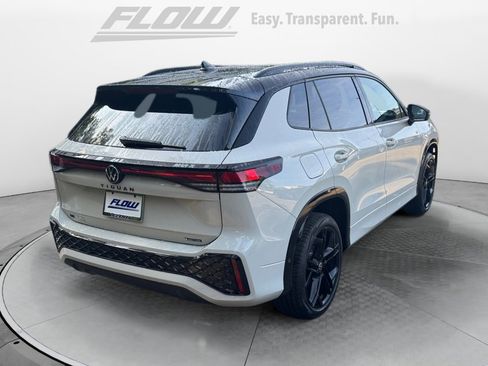 New 2025 Volkswagen Tiguan SE R-Line image 7