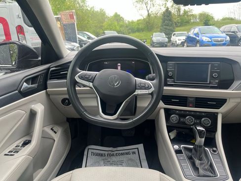 Used 2024 Volkswagen Jetta SE w/ Panoramic Sunroof Package FWD image 18