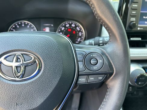 Used 2022 Toyota RAV4 XLE Premium FWD image 22