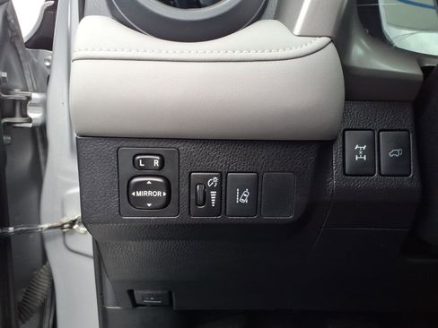 Used 2018 Toyota RAV4 XLE image 13