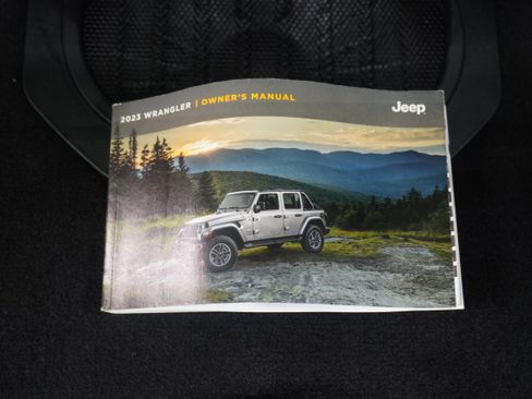 Used 2023 Jeep Wrangler Rubicon w/ Cold Weather Group AWD/4WD image 29