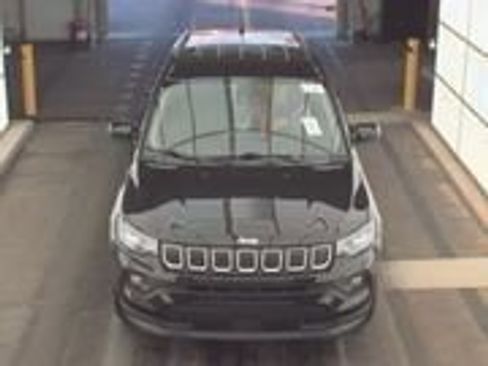 Used 2022 Jeep Compass Latitude image 3