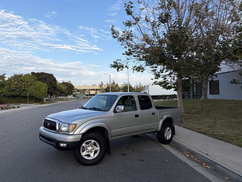 Used 2004 Toyota Tacoma PreRunner RWD image 1