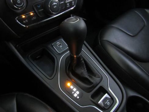 Used 2019 Jeep Cherokee Latitude Plus image 44