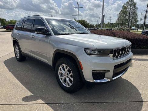 Used 2022 Jeep Grand Cherokee L Limited AWD/4WD image 3