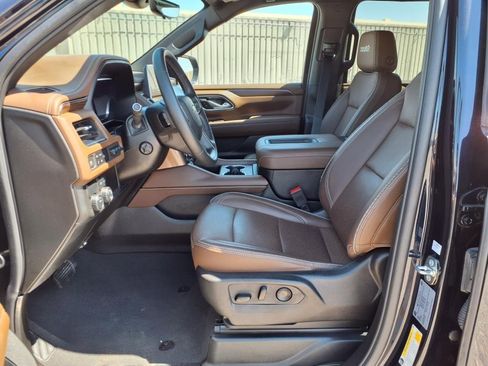 Used 2024 Chevrolet Suburban High Country image 12