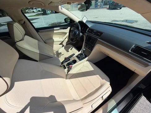 Used 2018 Volkswagen Passat 2.0T SE FWD image 18