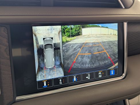 Used 2023 GMC Yukon XL Denali RWD image 29