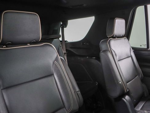 Used 2023 GMC Yukon SLT image 32