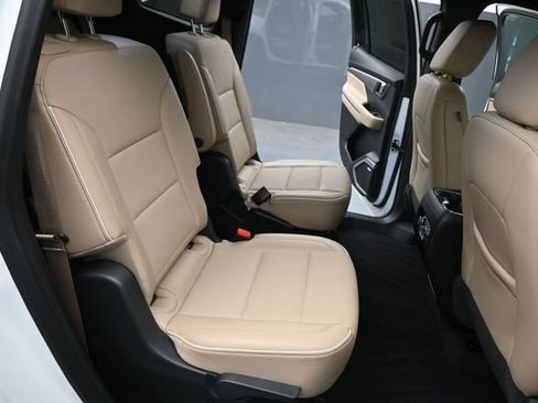 Used 2025 Buick Enclave Preferred FWD image 14