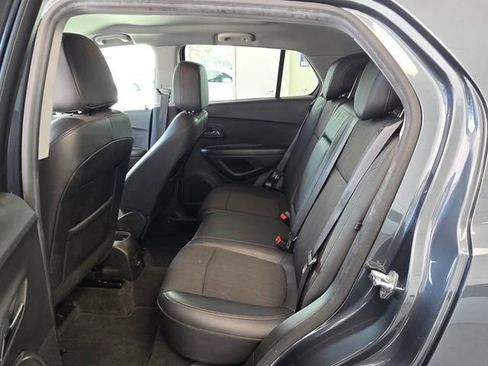 Certified 2022 Chevrolet Trax LT w/ LT Convenience Package image 14