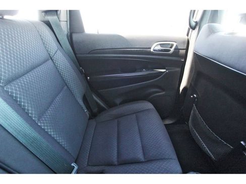 Used 2018 Jeep Grand Cherokee Laredo image 11