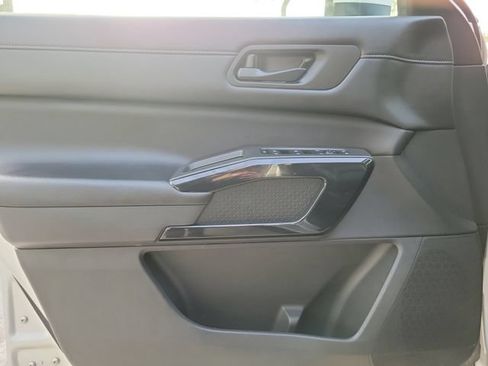 Used 2024 Nissan Pathfinder SV FWD image 12
