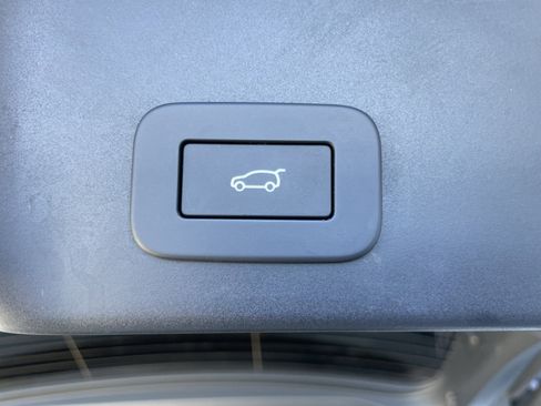Certified 2025 Land Rover Range Rover Evoque Dynamic SE AWD/4WD image 37
