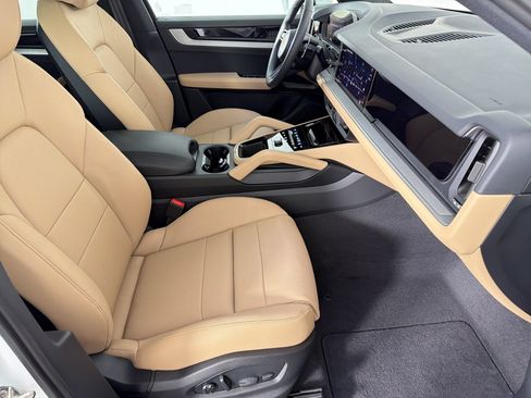 Certified 2026 Porsche Cayenne AWD/4WD image 26