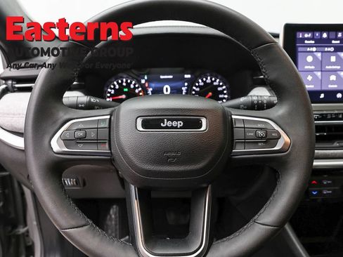Used 2023 Jeep Compass Latitude AWD/4WD image 10