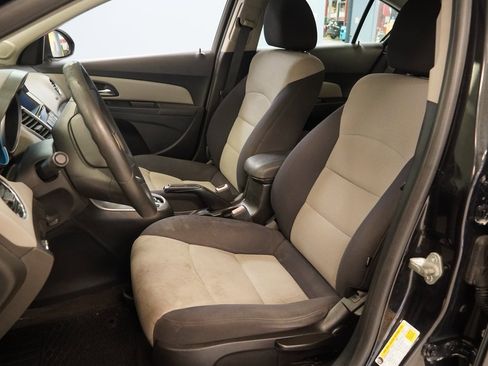 Used 2012 Chevrolet Cruze LS image 3