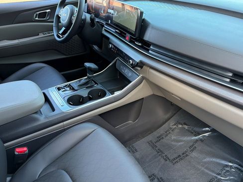 New 2026 Kia Carnival EX image 14