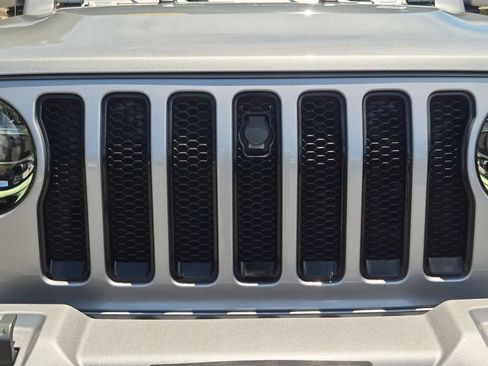 Used 2021 Jeep Wrangler Unlimited Sahara AWD/4WD image 9