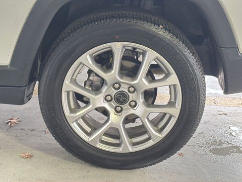 Used 2025 Jeep Compass Limited image 36