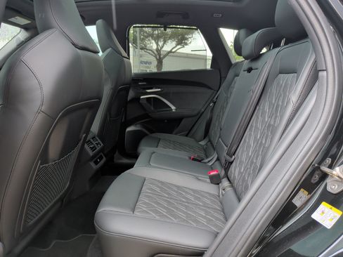 Used 2025 Audi SQ5 Premium Plus AWD/4WD image 32