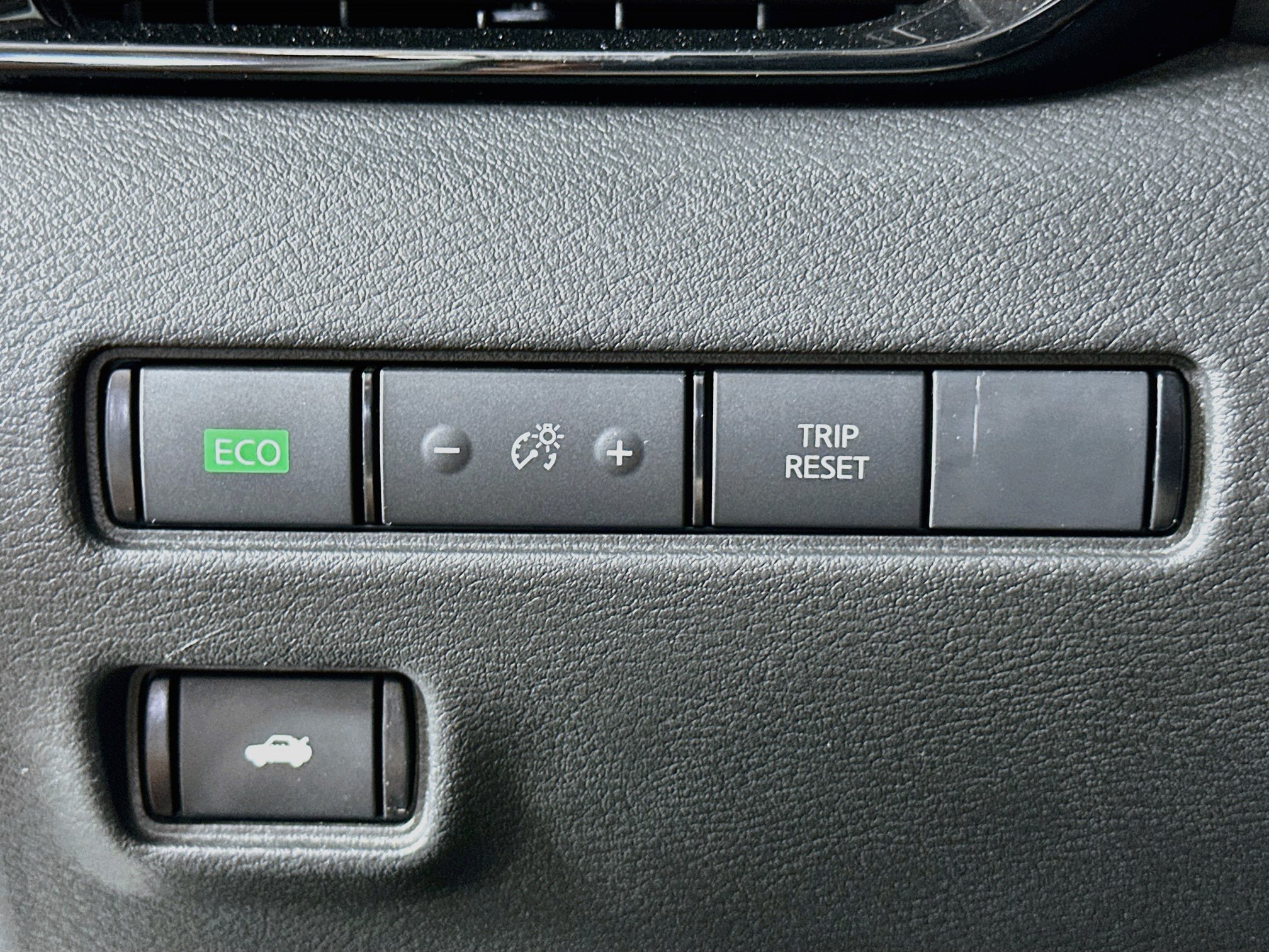 Used 2025 Nissan Sentra SR FWD image 17