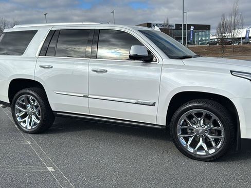 Used 2017 Cadillac Escalade Platinum image 3