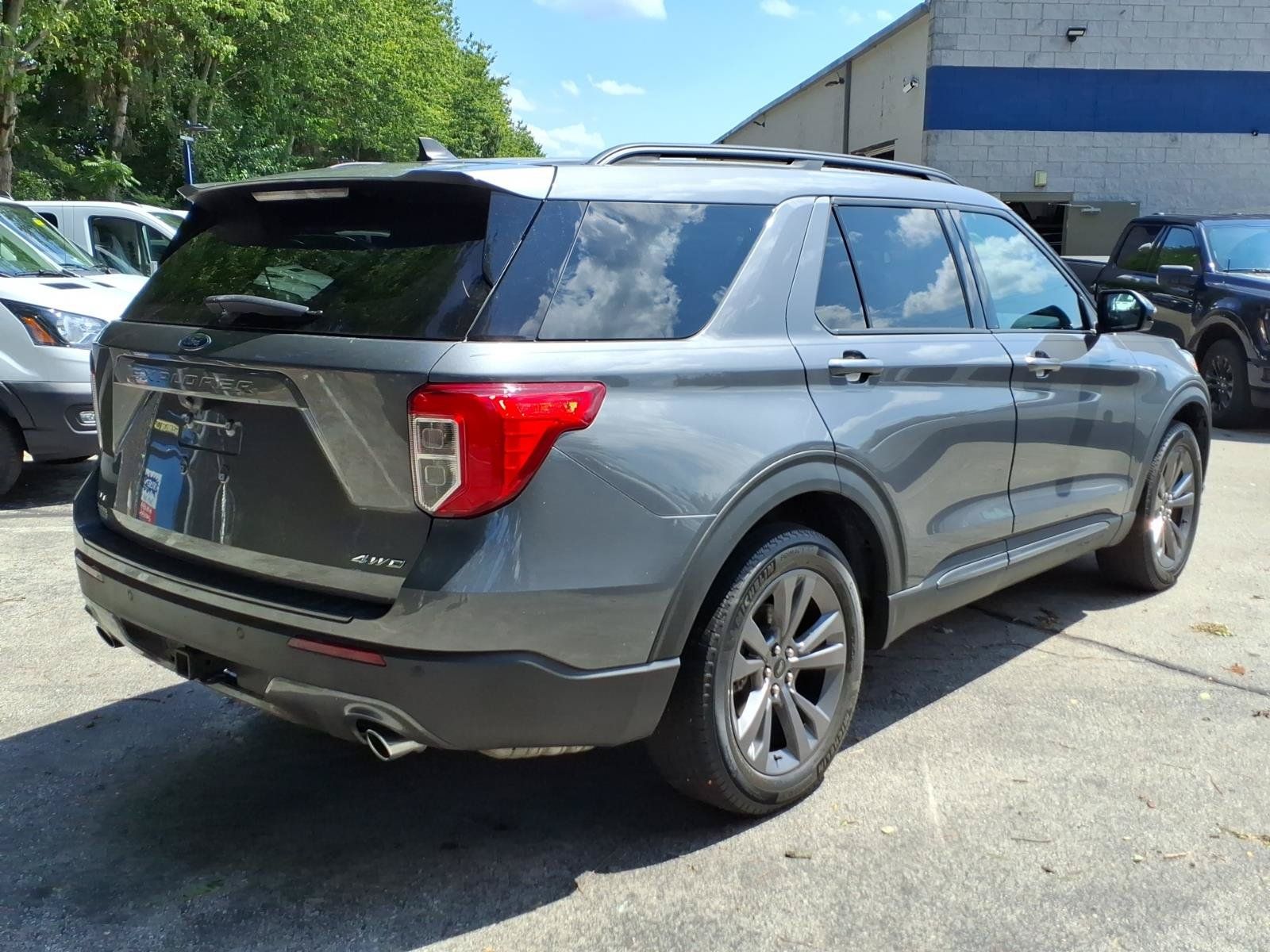 Used 2023 Ford Explorer XLT w/ Equipment Group 202A AWD/4WD image 4