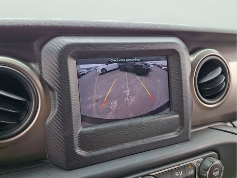 Used 2018 Jeep Wrangler Unlimited Sport S AWD/4WD image 16