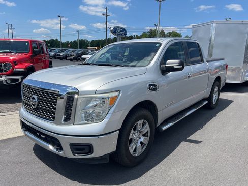 Used 2017 Nissan Titan SV AWD/4WD image 1