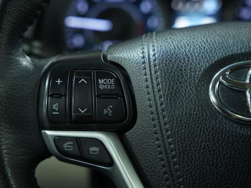 Used 2017 Toyota Sienna XLE image 32