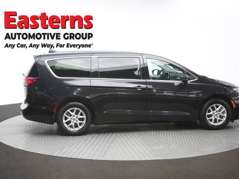 Used 2023 Chrysler Pacifica Touring-L FWD image 46