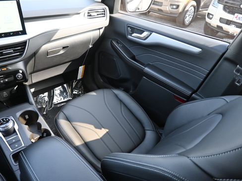 New 2026 Ford Escape SE w/ PHEV Premium Package image 31