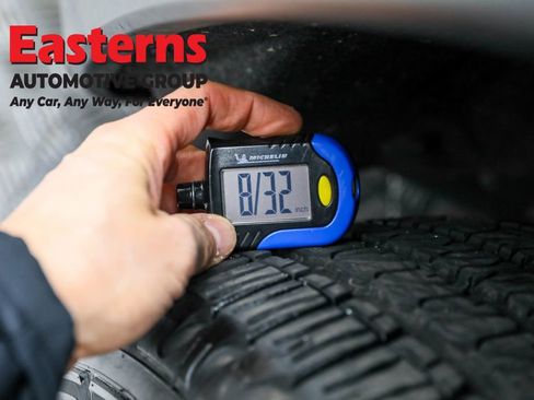 Used 2023 Jeep Grand Cherokee L Laredo image 30